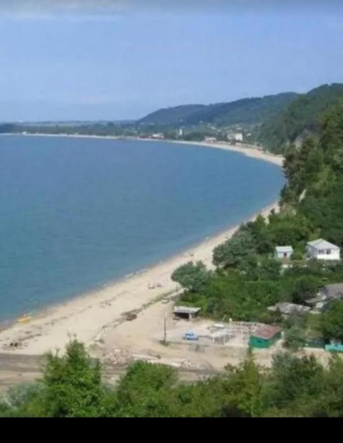 Zolotaya Buhta 10 Hotel Pizunda Exterior photo